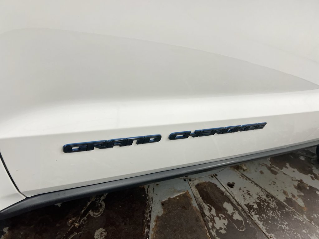 Used 2018 Jeep Grand Cherokee Laredo AWD/4WD image 25