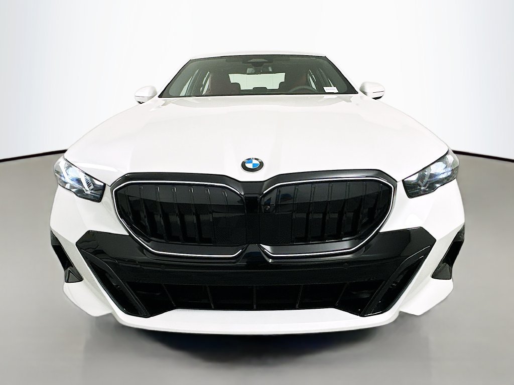 Used 2027 BMW 530i w/ M Sport Package RWD image 2