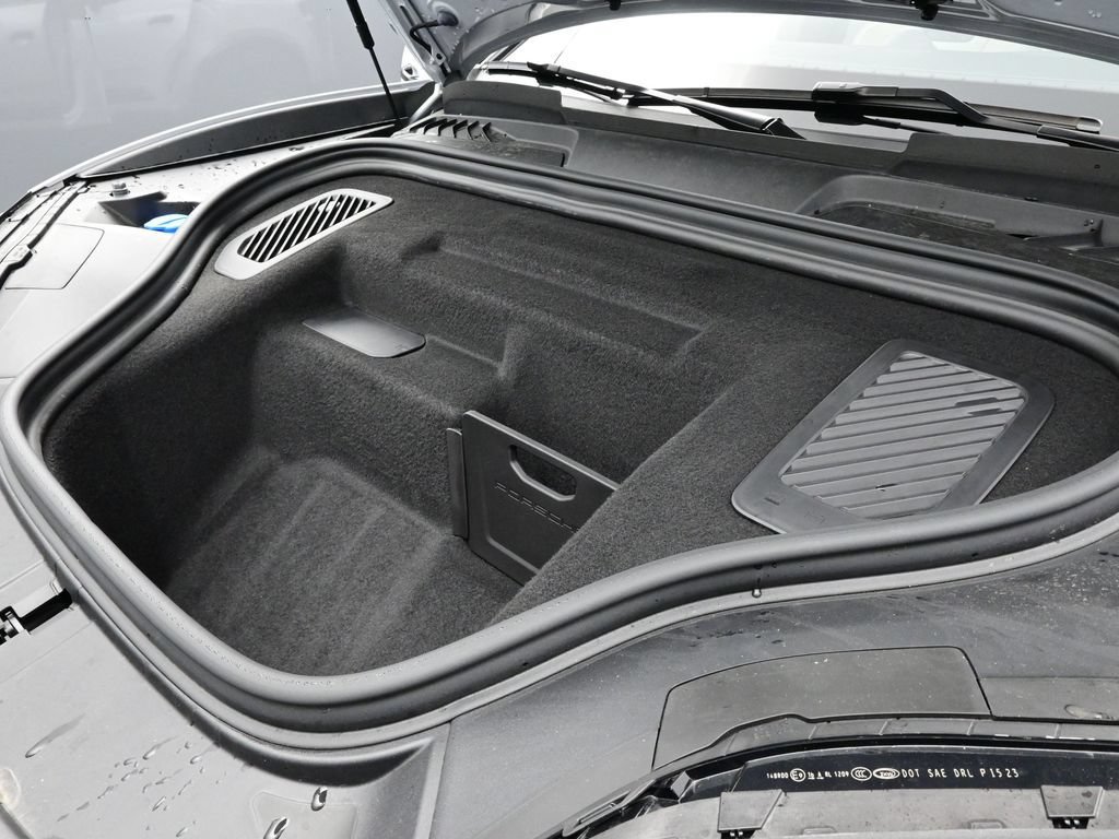 Certified 2025 Porsche Macan Turbo Electric AWD/4WD image 22