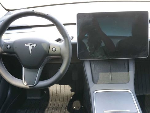 Used 2023 Tesla Model 3 Standard Range RWD image 19