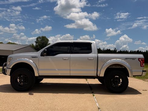 Used 2015 Ford F150 XLT w/ Equipment Group 301A Mid AWD/4WD image 8