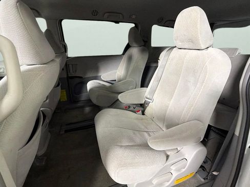 Used 2013 Toyota Sienna LE FWD image 28