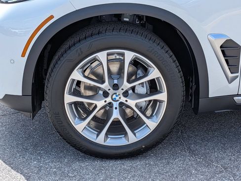New 2026 BMW X5 xDrive40i w/ Climate Comfort Package AWD/4WD image 10