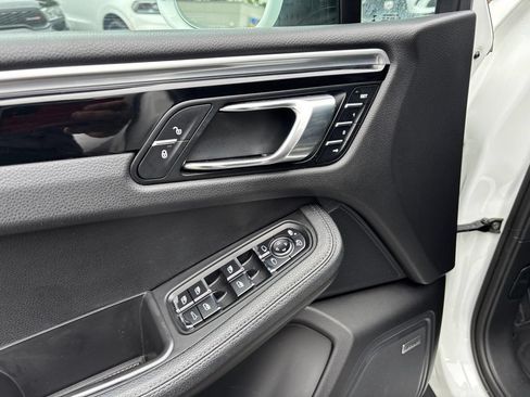 Used 2017 Porsche Macan AWD/4WD image 22