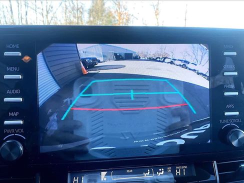 Used 2024 Toyota Sienna LE image 27