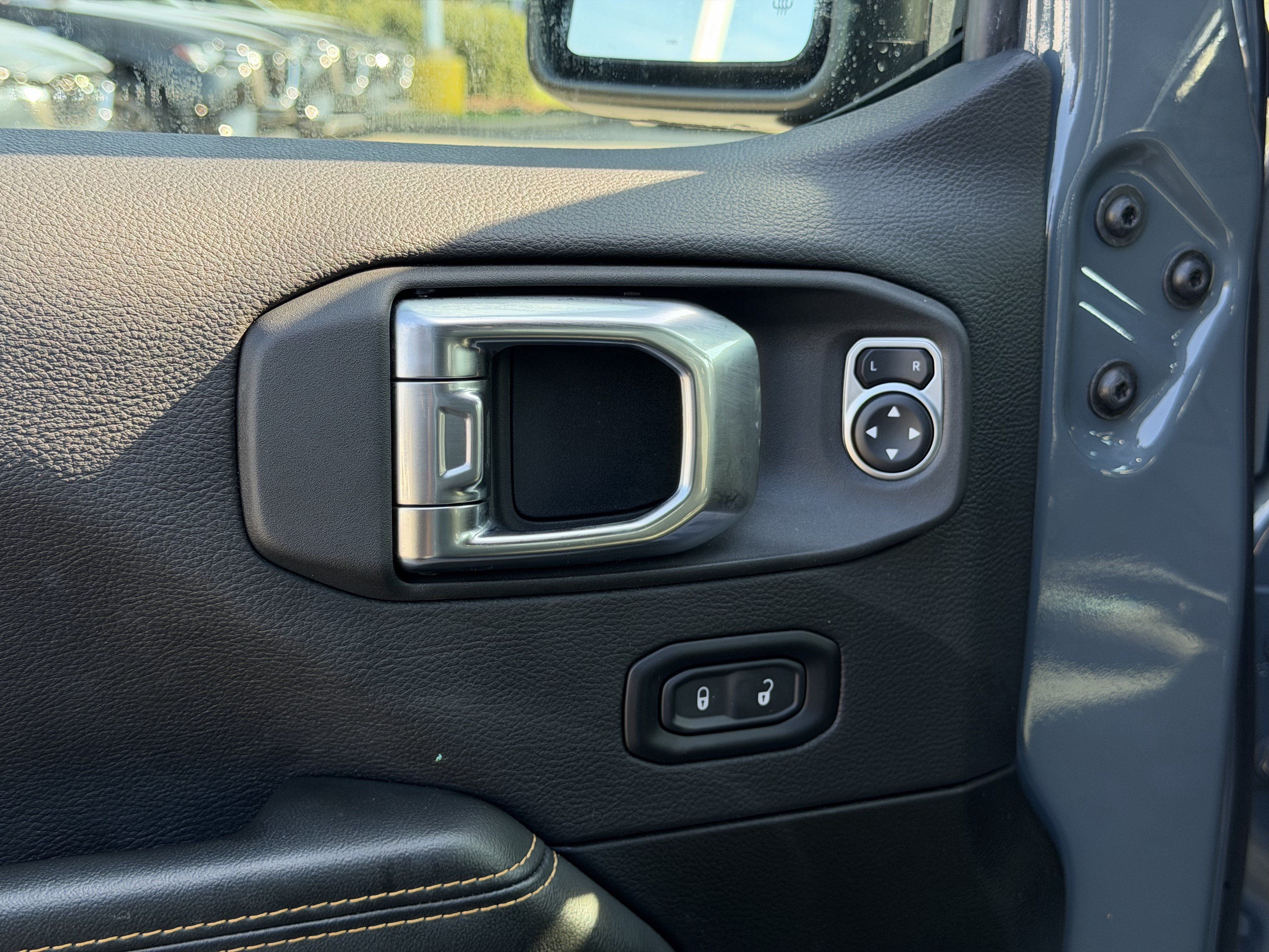 Used 2026 Jeep Wrangler Unlimited Sahara AWD/4WD image 15
