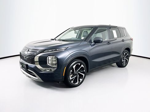 Used 2024 Mitsubishi Outlander SE AWD/4WD image 3