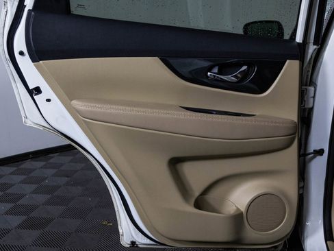 Used 2015 Nissan Rogue SL w/ SL Premium Package image 36