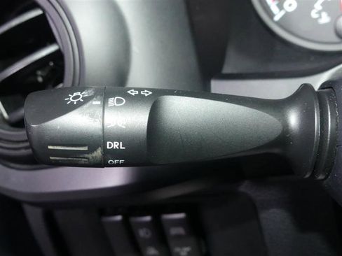 Used 2017 Toyota Tacoma SR image 29