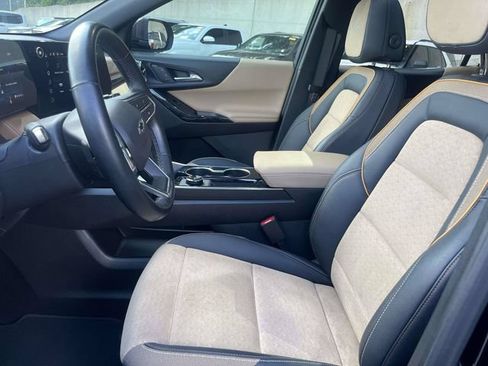 Used 2025 Chevrolet Equinox ACTIV w/ Safety and Technology Package FWD image 19