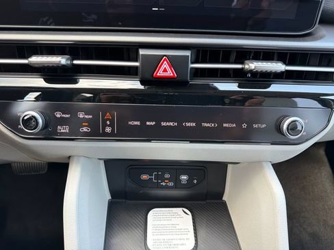 New 2026 Kia Sportage EX w/ EX Panorama Roof Package FWD image 14