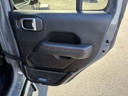 Used 2018 Jeep Wrangler Unlimited Rubicon w/ Dual Top Group image 12