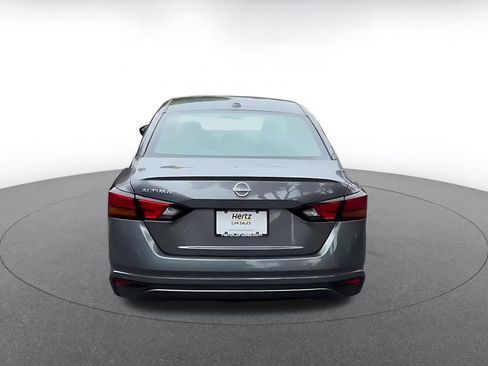Used 2025 Nissan Altima 2.5 SV FWD image 12