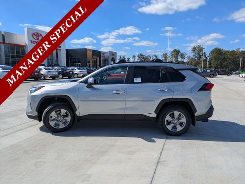 New 2025 Toyota RAV4 XLE image 4