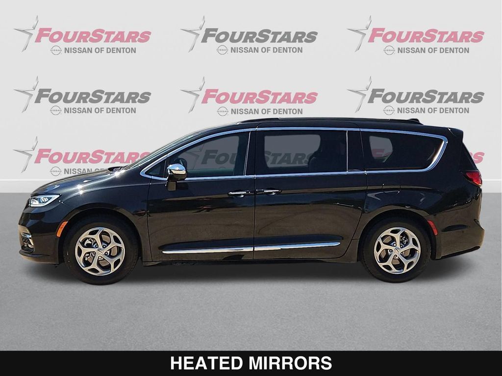 Used 2023 Chrysler Pacifica Limited w/ Uconnect Theater Family Group FWD image 8