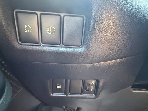 Used 2018 Toyota C-HR XLE FWD image 16