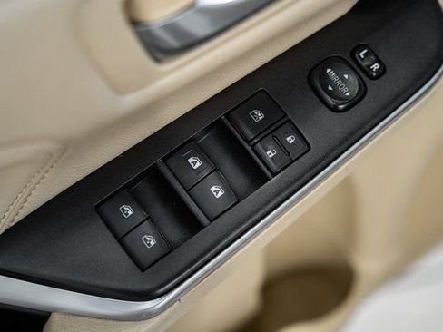 Used 2016 Toyota Camry XLE image 28