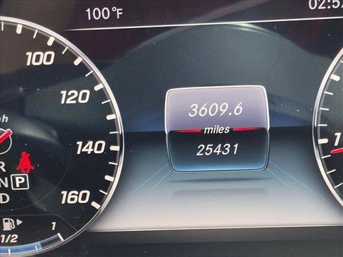 Used 2019 Mercedes-Benz E 300 4MATIC image 4