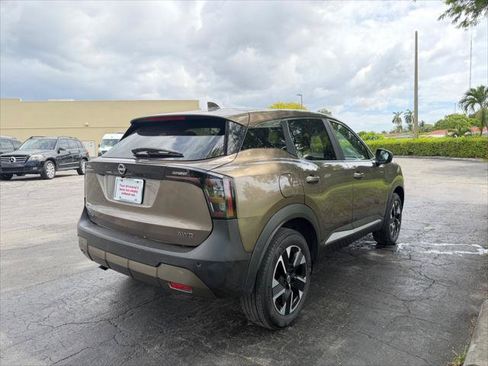 Used 2025 Nissan Kicks SV AWD/4WD image 5