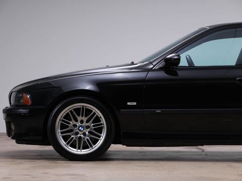 Used 2003 BMW M5 image 9