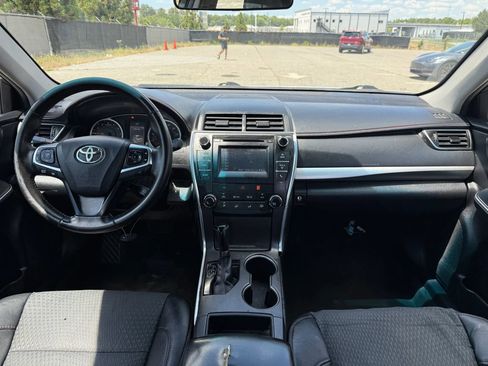 Used 2015 Toyota Camry SE FWD image 3