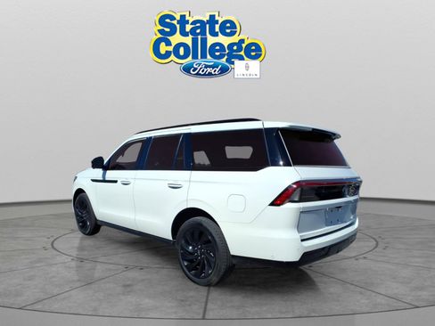 Used 2025 Lincoln Navigator Reserve w/ Jet Appearance Package image 6