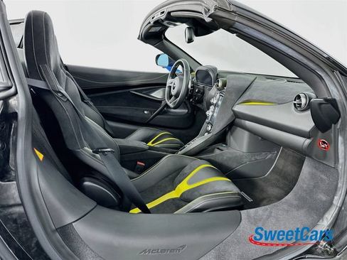 Used 2022 McLaren 720S Spider RWD image 18