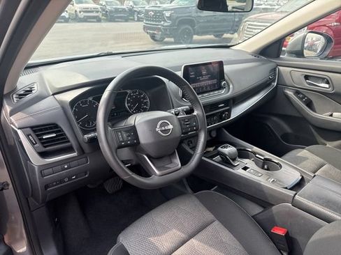 Used 2025 Nissan Rogue SV FWD image 11