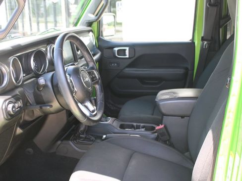Used 2018 Jeep Wrangler Unlimited Sahara AWD/4WD image 12