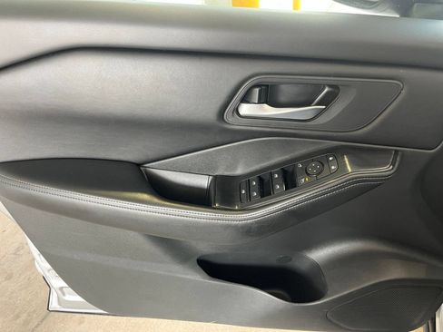 Used 2025 Nissan Rogue SV AWD/4WD image 18