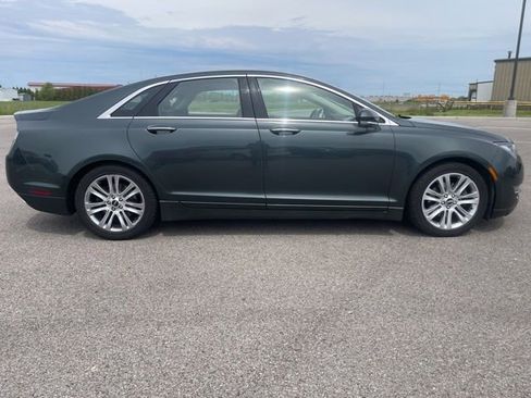 Used 2016 Lincoln MKZ FWD image 11