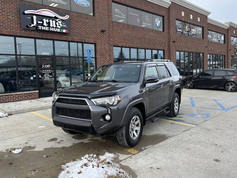 Used 2016 Toyota 4Runner Trail Premium image 2
