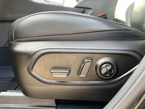 Used 2024 Jeep Grand Cherokee Limited w/ Luxury Tech Group II image 16