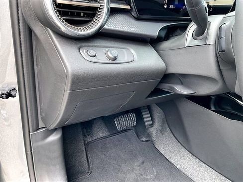 New 2026 Chevrolet Trax ACTIV w/ Sunroof Package FWD image 31