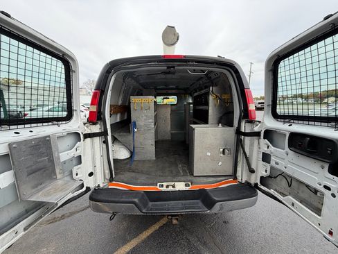 Used 2014 Chevrolet Express 2500 image 11