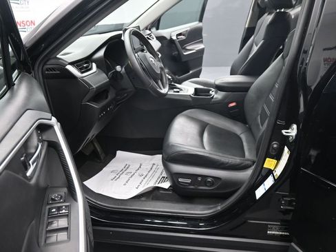 Used 2021 Toyota RAV4 XLE Premium AWD/4WD image 17
