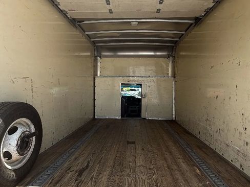 Used 2011 Ford E-450 and Econoline 450 Super Duty RWD image 14