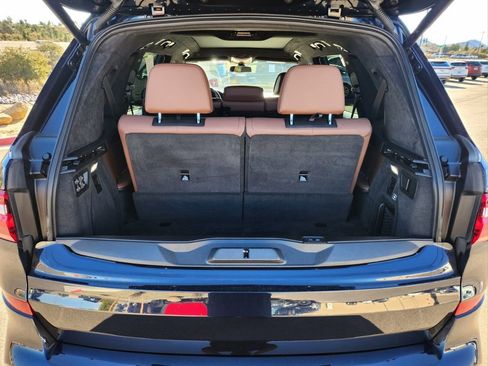 Used 2022 BMW X7 M50i w/ Dynamic Handling Package image 16