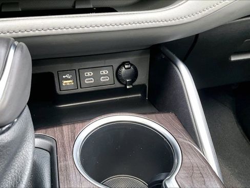Used 2023 Toyota Highlander Platinum FWD image 15
