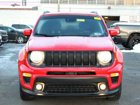 Used 2022 Jeep Renegade Latitude w/ Sun/Sound Group image 10