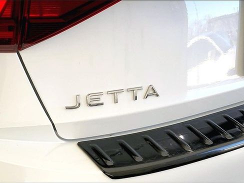 Used 2023 Volkswagen Jetta SE w/ Panoramic Sunroof Package image 8