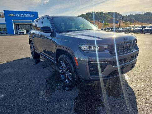 Used 2026 Jeep Grand Cherokee Limited AWD/4WD image 4