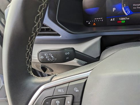 Certified 2024 Volkswagen Taos SE w/ Panoramic Sunroof Package image 34