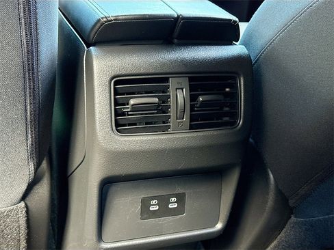 Used 2024 Nissan Rogue SV image 26