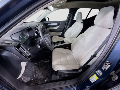 Used 2021 Volvo XC40 T5 Momentum w/ Premium Package image 22