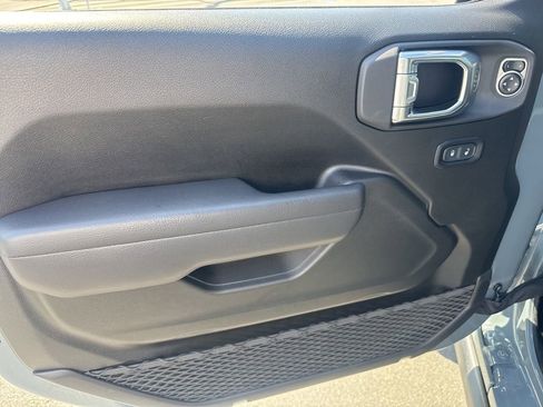 Certified 2025 Jeep Wrangler Unlimited Rubicon 4xe image 12