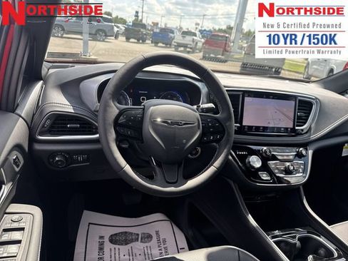 New 2026 Chrysler Pacifica Limited w/ Uconnect Theater Family Group image 15