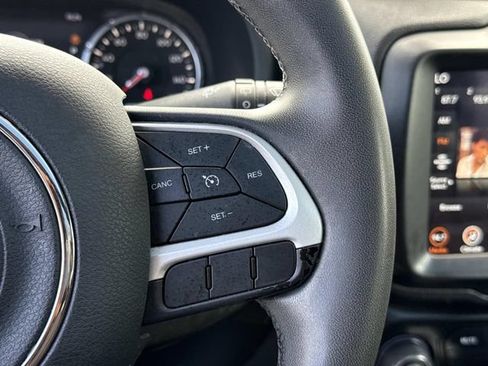 Used 2020 Jeep Renegade Latitude w/ UConnect 8.4 Nav Group AWD/4WD image 29