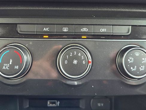 Used 2019 Volkswagen Tiguan S FWD image 33