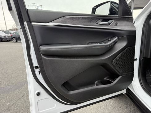 Used 2023 Jeep Grand Cherokee L Limited image 18